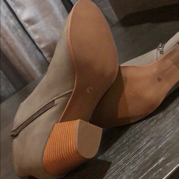 Boots - Picture 2 of 3